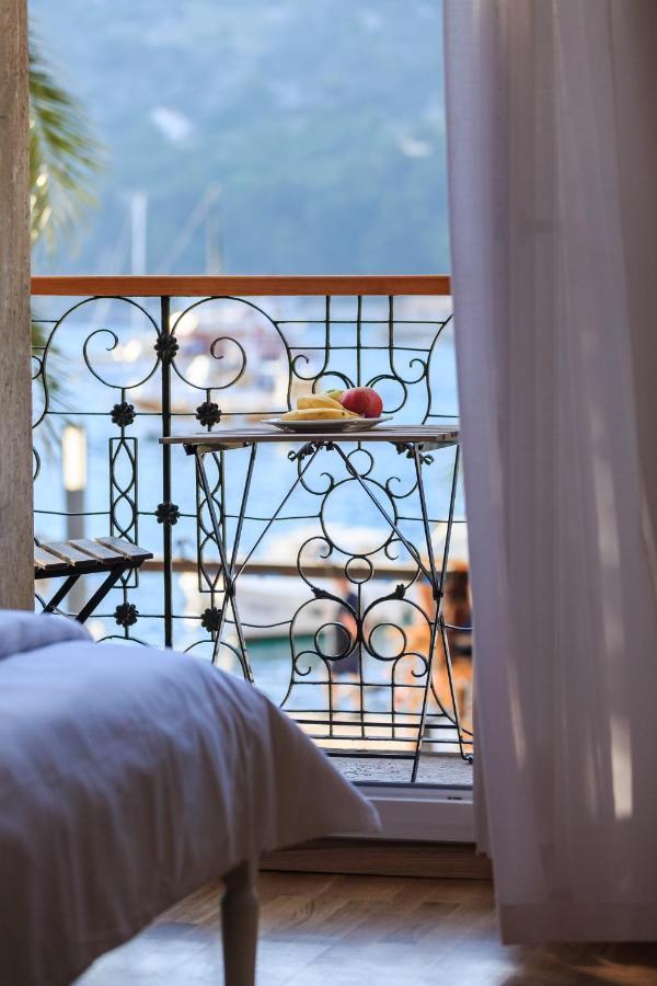 Seafront Rooms Koluna 코미자 외부 사진